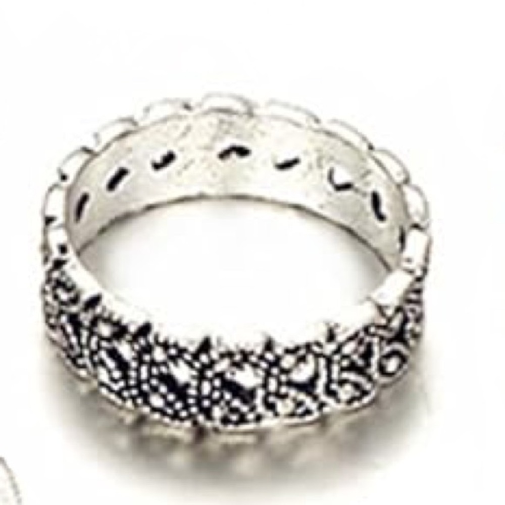 SHEIN Wreath of Leaves Silver-Toned Ring 🚨3 for $15🚨